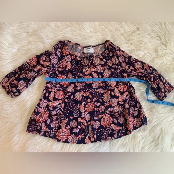 Girls old navy blouse - Picture 3 of 7